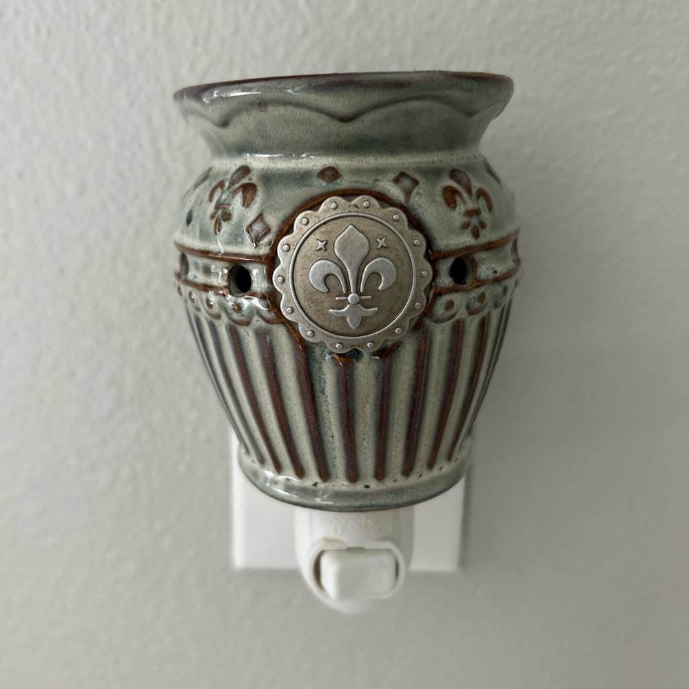 Scentsy Wall Plug-in Wax Warmer